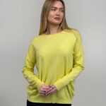 Kollane madala õlaõmblusega baasdžemper