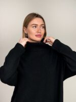 Джемпер оверсайз с высоким воротом черный